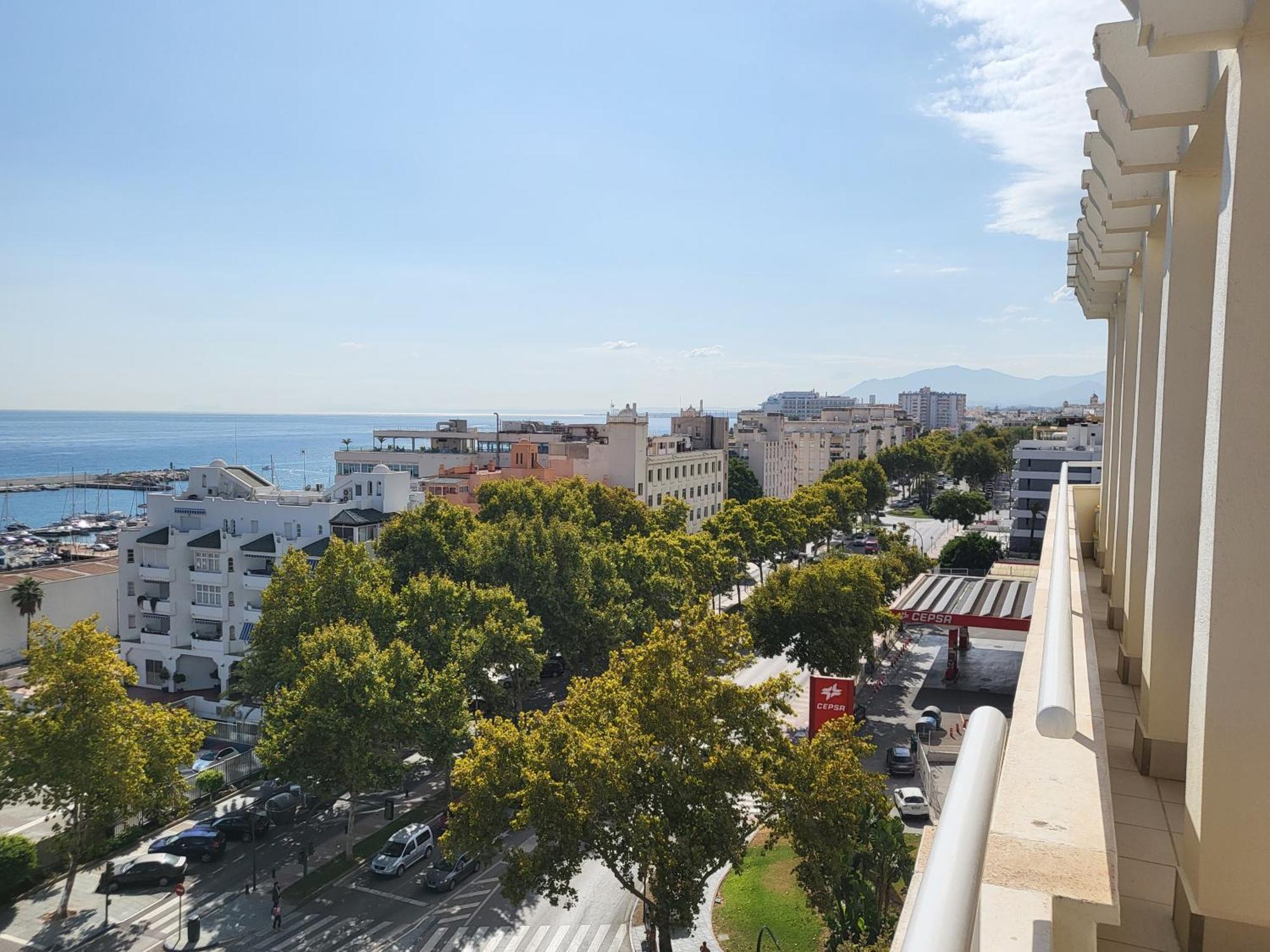 Marbella Edificio Puerto Azul Apartment Luaran gambar